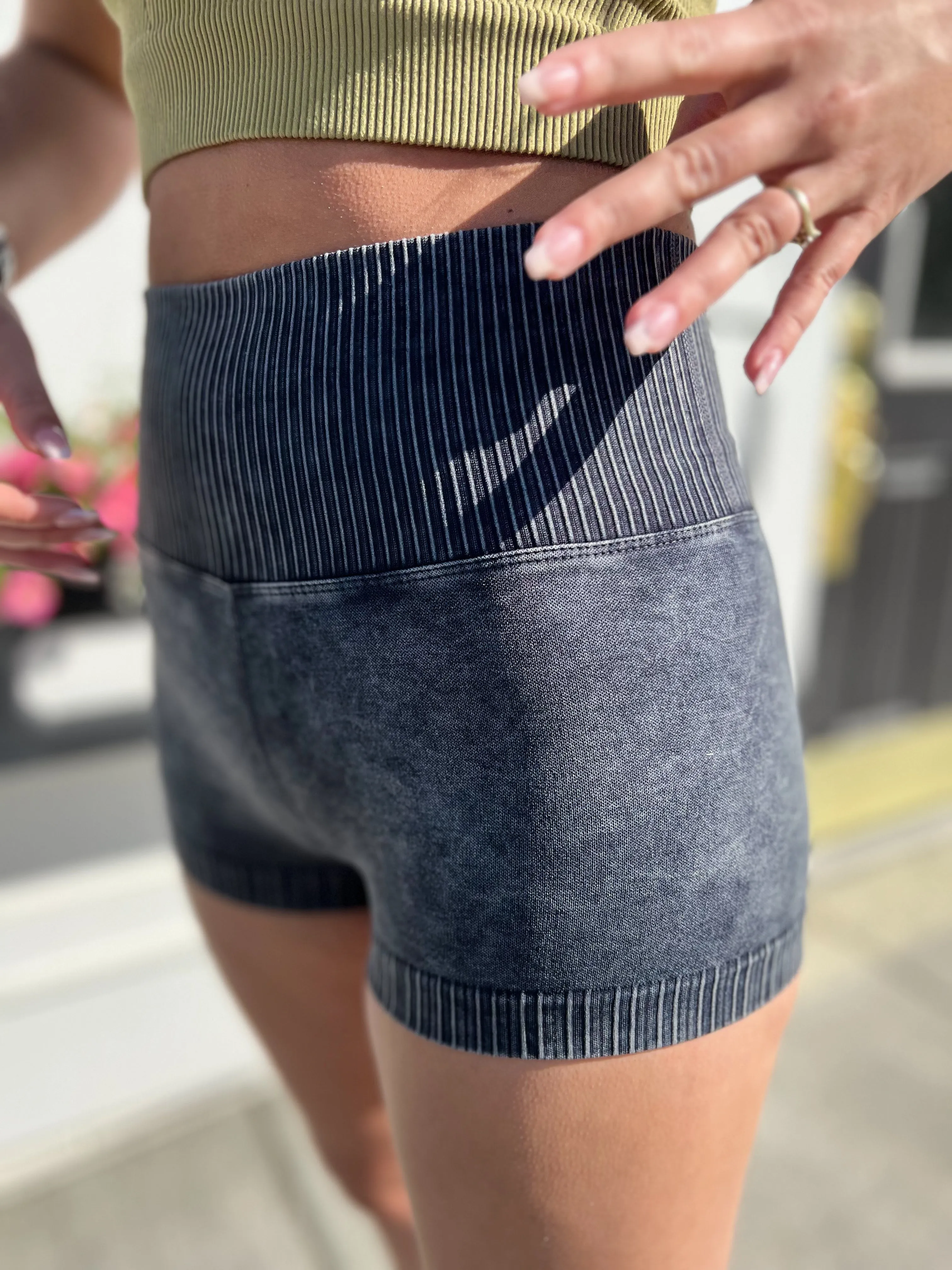 Easy Effortless Seamless HW Short