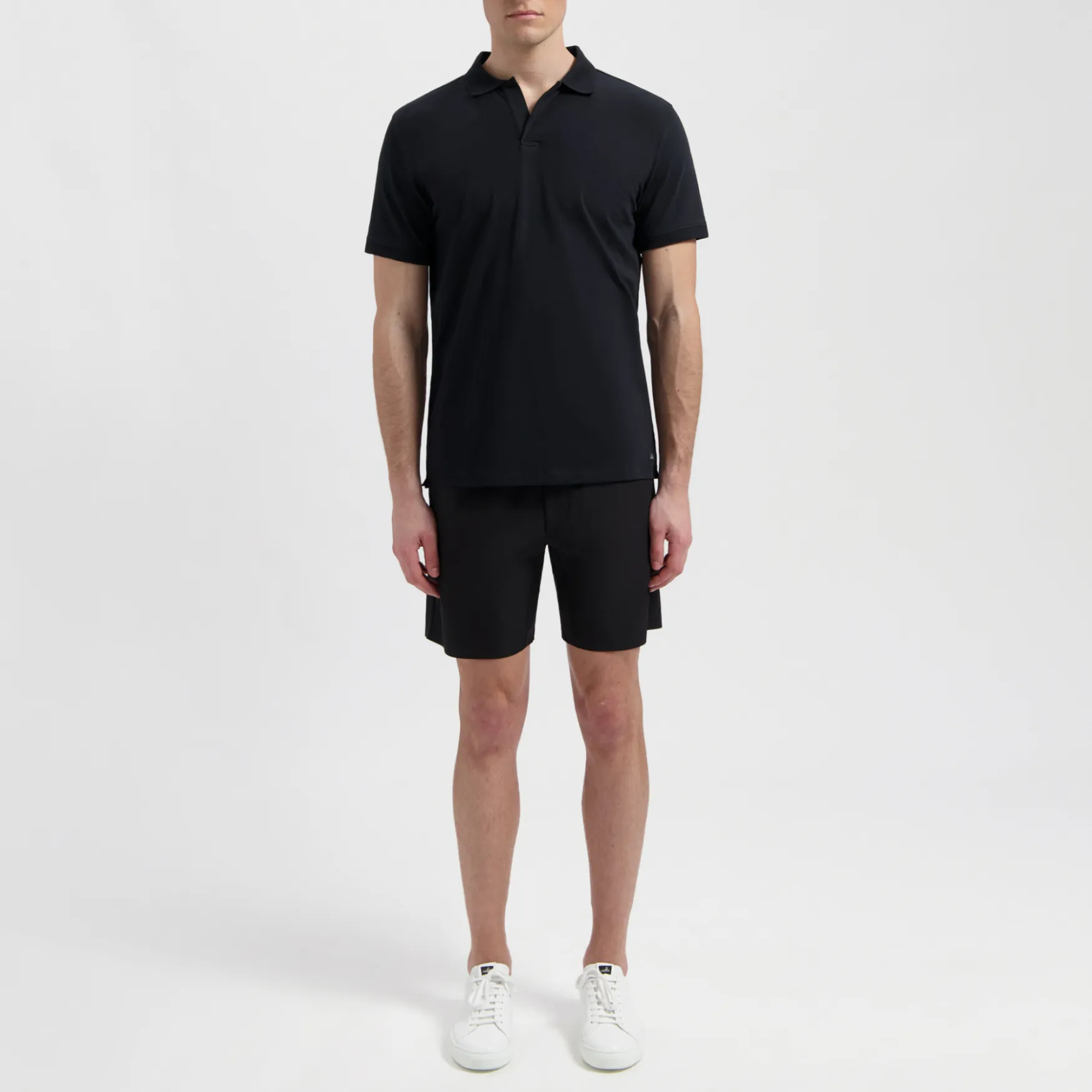 HASTINGS | Pure Black