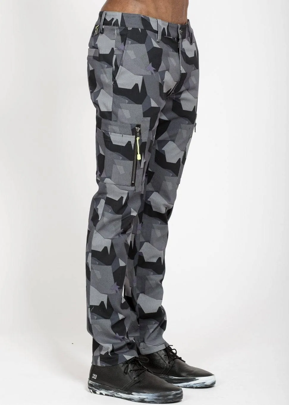 Konus Men's Digital Camo Cargo Pants in Black