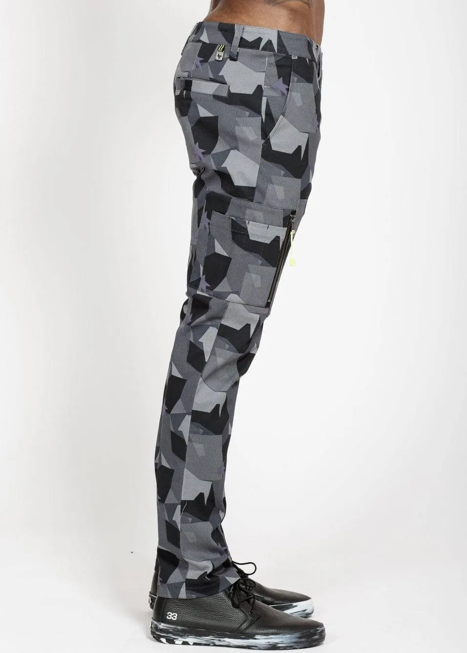 Konus Men's Digital Camo Cargo Pants in Black