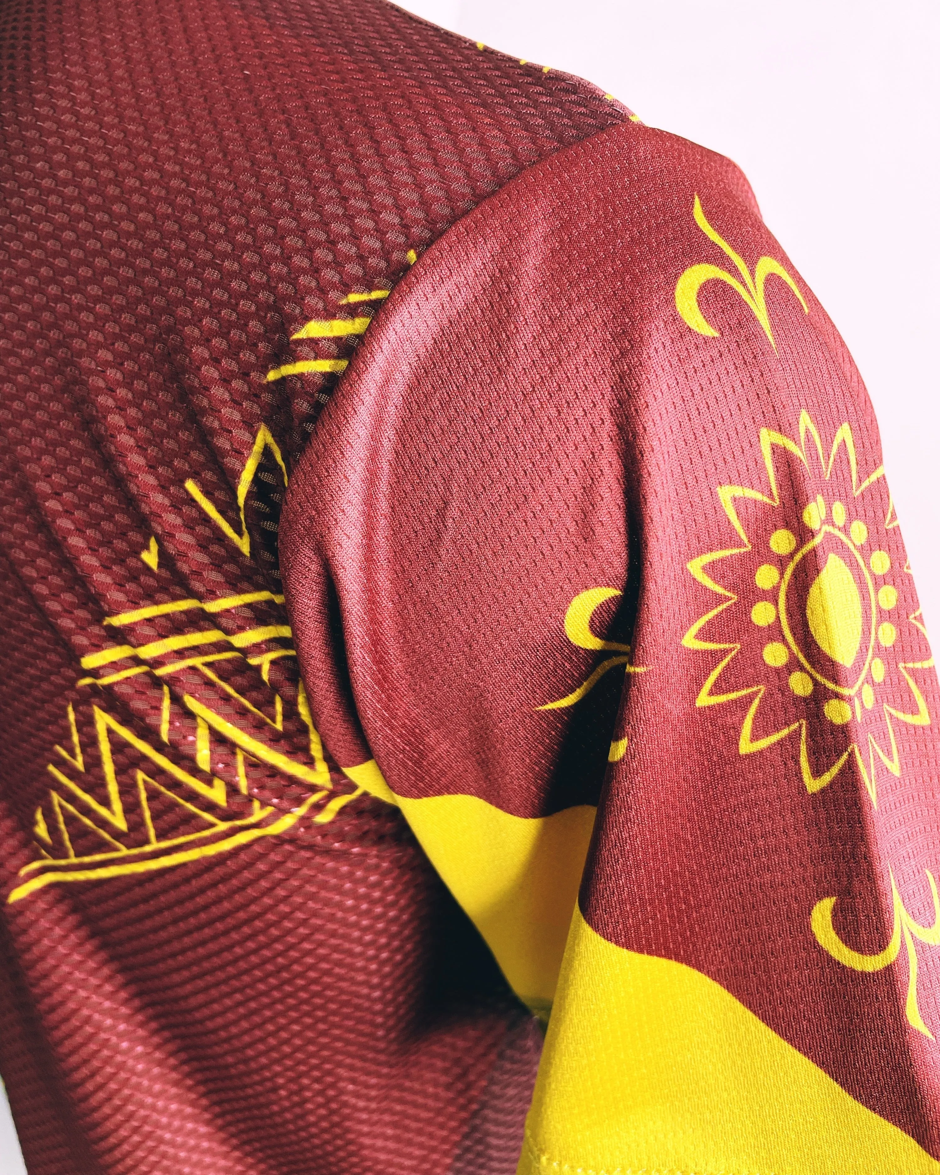 Rajah SS tech shirt (red/yellow)