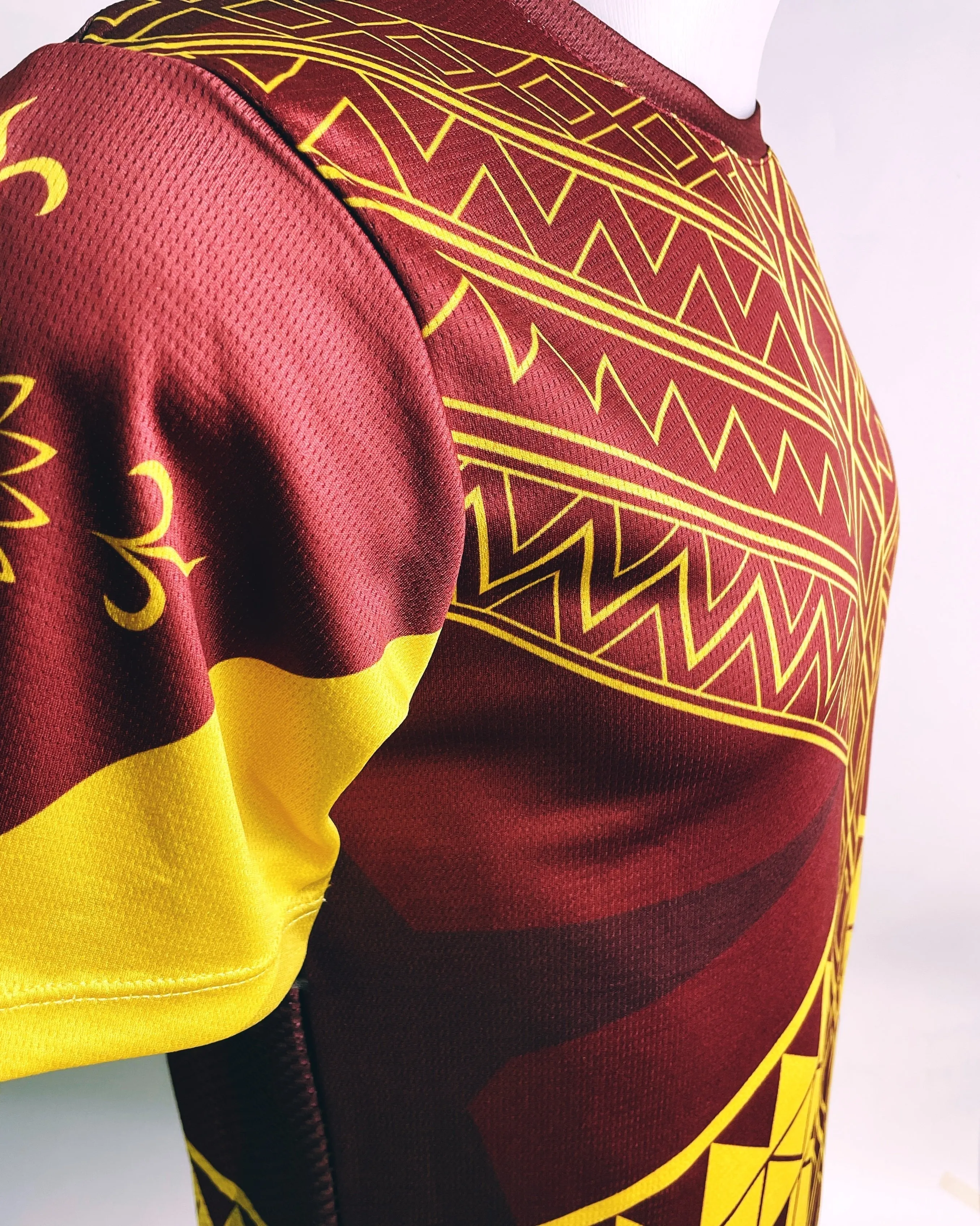 Rajah SS tech shirt (red/yellow)