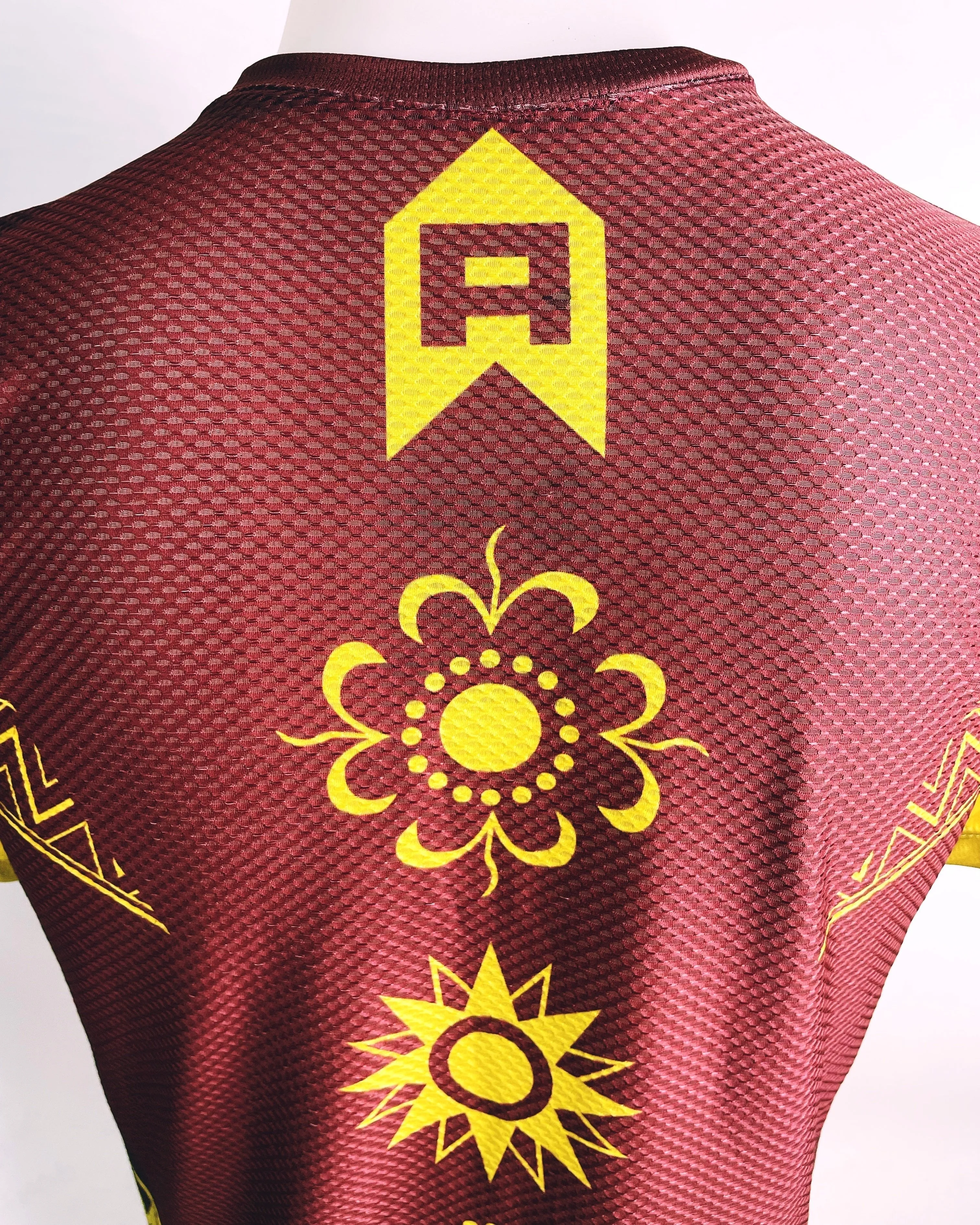 Rajah SS tech shirt (red/yellow)